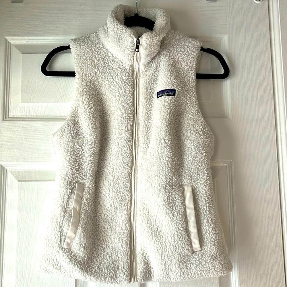 White fleece Patagonia vest - gently used, excellent condition!!